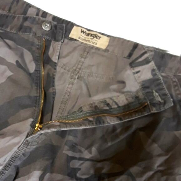 Wrangler Mens Size 42 Gray Camo 100% Cotton Cargo Pockets Grunge Short - Picture 6 of 12